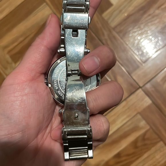 michael kors watch - Picture 4 of 5